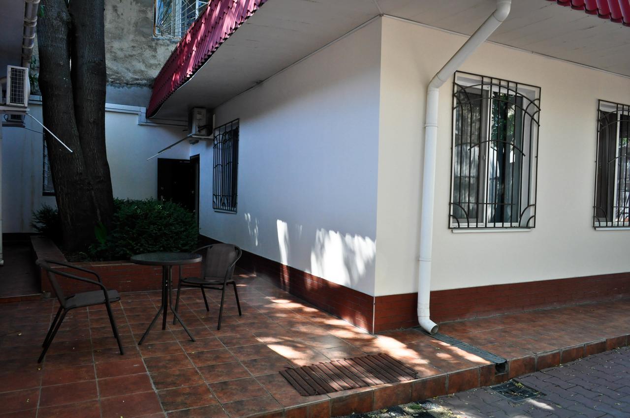 Old Courtyard Hostel 敖德萨 外观 照片