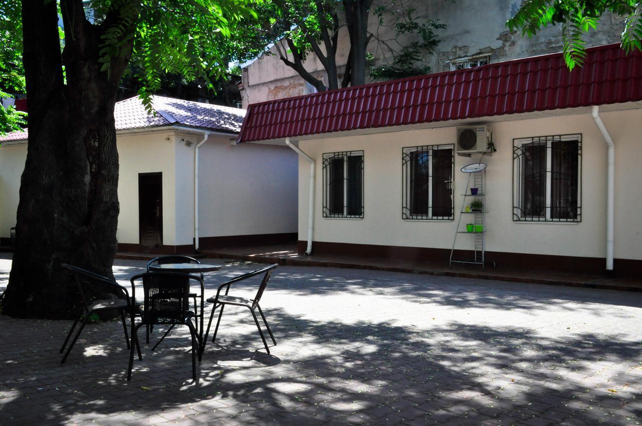 Old Courtyard Hostel 敖德萨 外观 照片